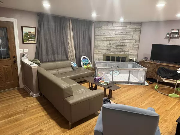 531 GLENSHIRE Road, Glenview, IL 60025