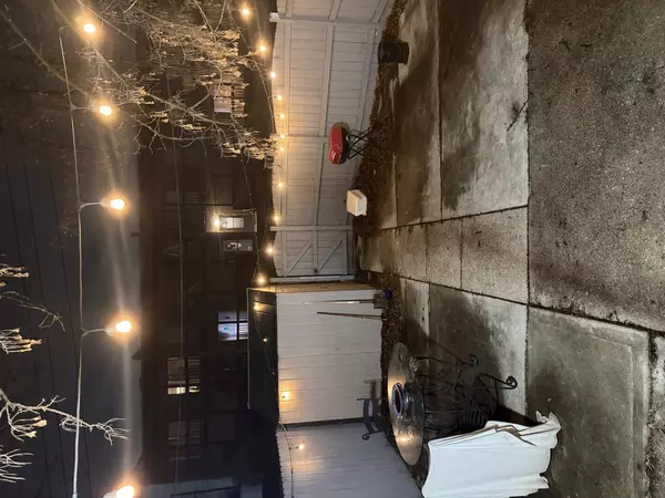 531 GLENSHIRE Road, Glenview, IL 60025