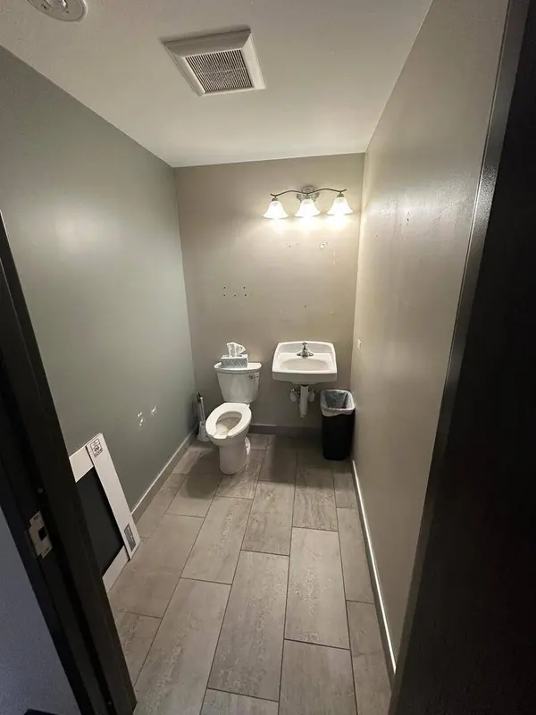 570 Oakwood Road, Lake Zurich, IL 60047