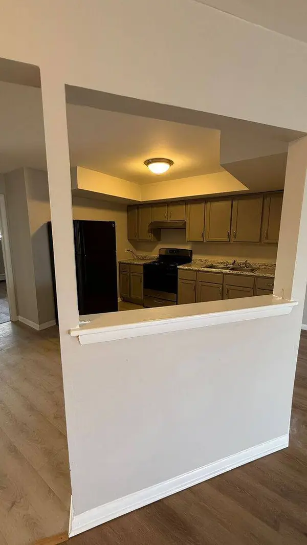 1119 E Algonquin Road #2, Arlington Heights, IL 60005