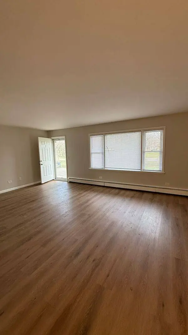 1119 E Algonquin Road #2, Arlington Heights, IL 60005