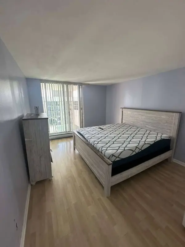 6033 N Sheridan RD #39E, Chicago, IL 60660