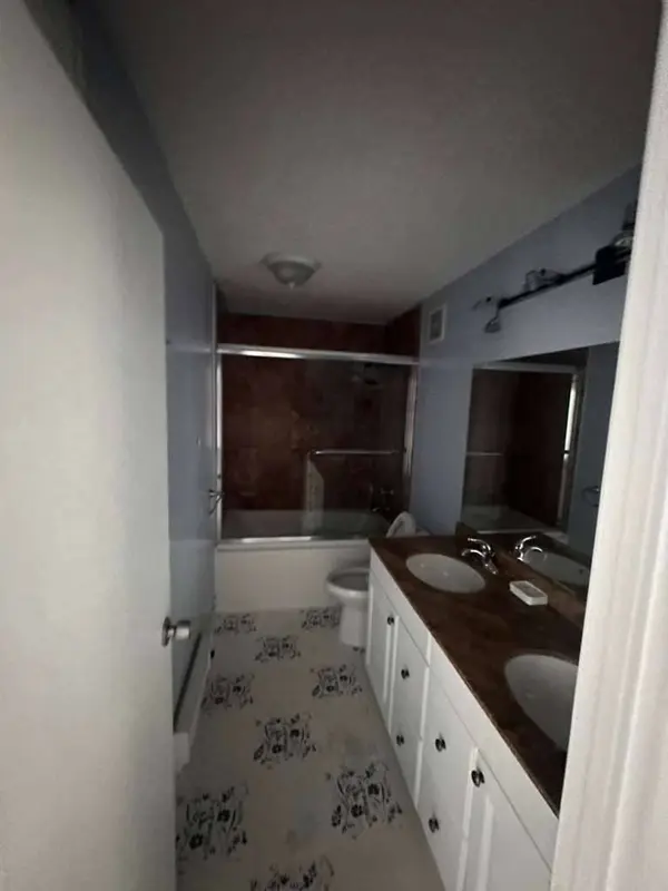 6033 N Sheridan RD #39E, Chicago, IL 60660