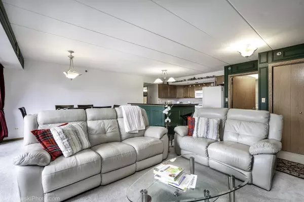 7800 W 89th Street #204, Hickory Hills, IL 60457