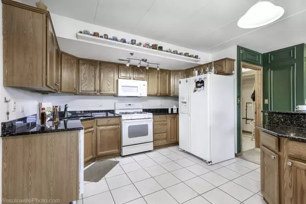 7800 W 89th Street #204, Hickory Hills, IL 60457