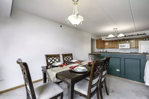 7800 W 89th Street #204, Hickory Hills, IL 60457