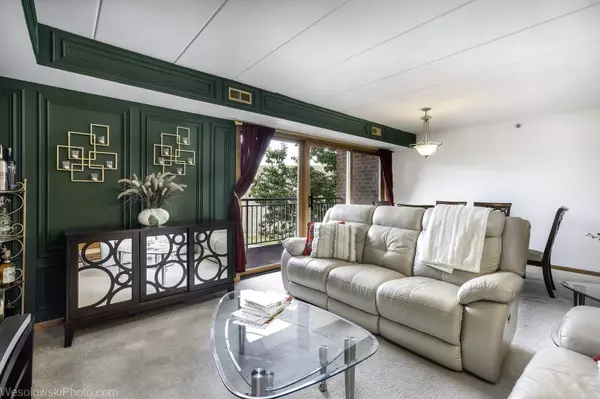 7800 W 89th Street #204, Hickory Hills, IL 60457