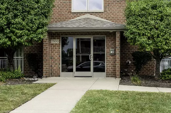 7800 W 89th Street #204, Hickory Hills, IL 60457