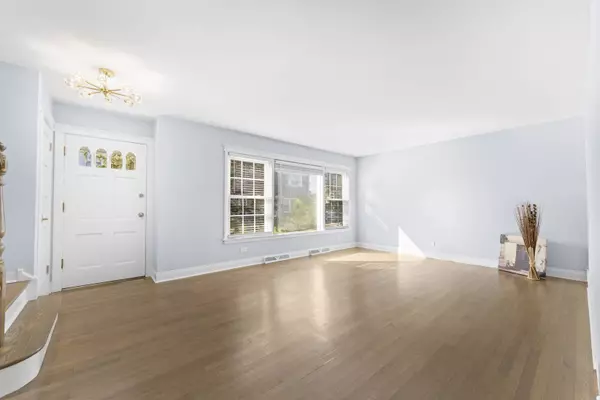 716 N Western Avenue, Park Ridge, IL 60068