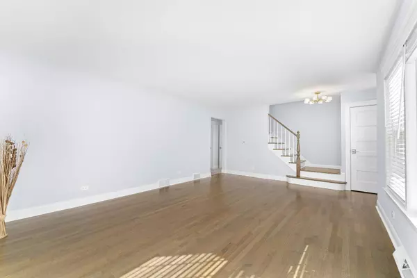 716 N Western Avenue, Park Ridge, IL 60068