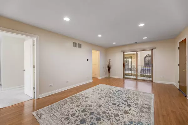 6625 N Northwest Highway #202, Chicago, IL 60631