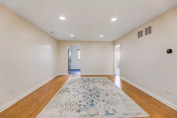 6625 N Northwest Highway #202, Chicago, IL 60631