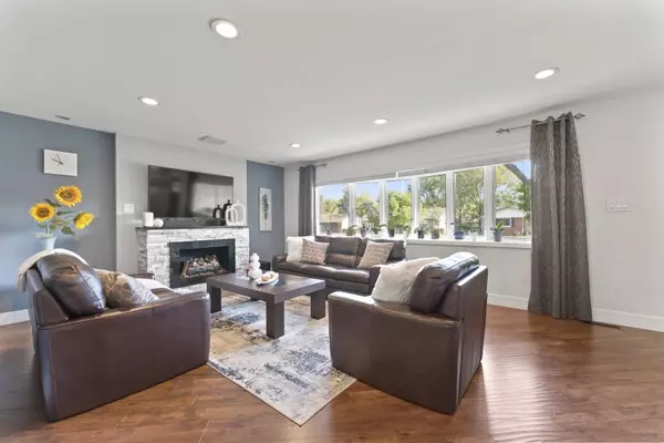 926 Wilshire Avenue, Elk Grove Village, IL 60007