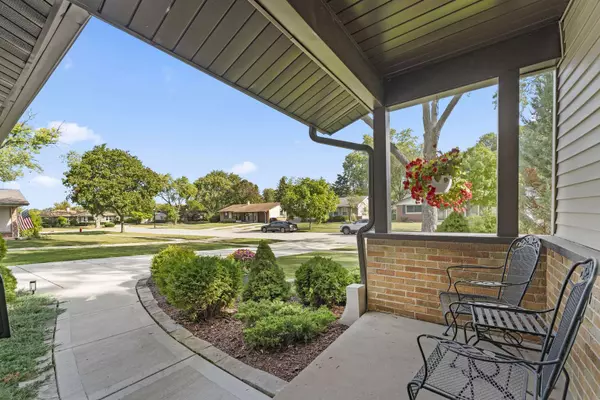 926 Wilshire Avenue, Elk Grove Village, IL 60007