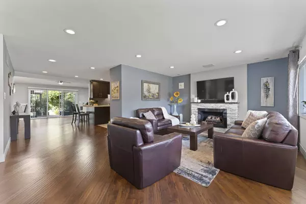 926 Wilshire Avenue, Elk Grove Village, IL 60007