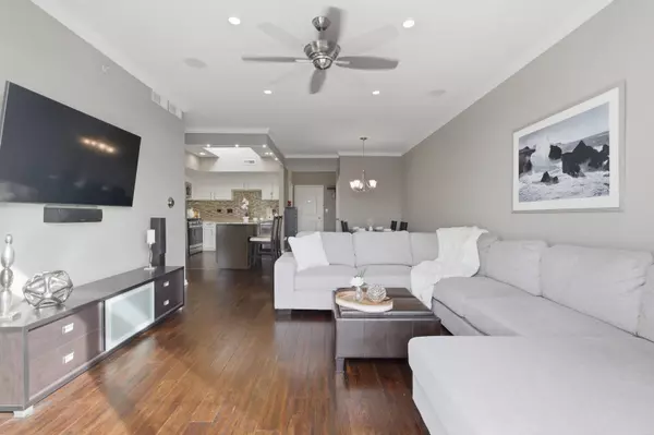 615 Perrie Drive #605, Elk Grove Village, IL 60007