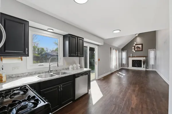 1133 Tewes Lane, Beach Park, IL 60099