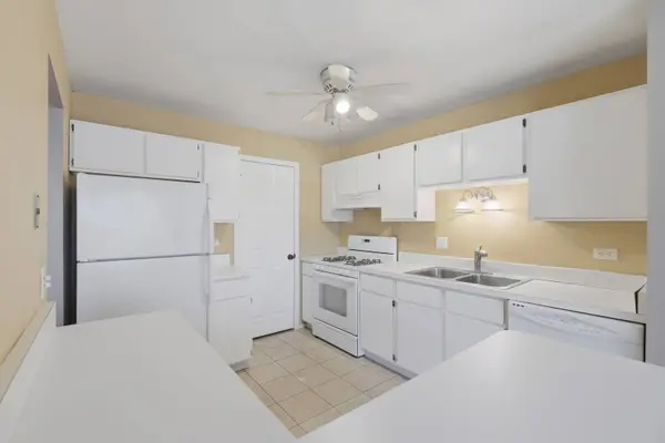 4980 Kimball Hill Drive #C2, Rolling Meadows, IL 60008