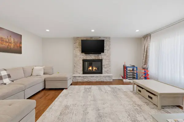 532 Lois Court, Mount Prospect, IL 60056