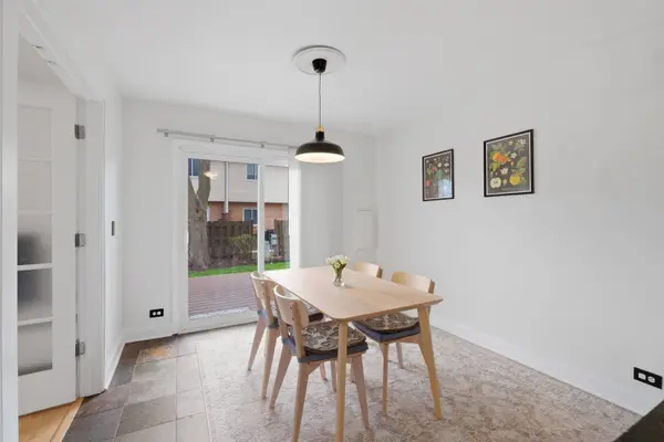 1525 N Arlington Heights Road #D, Arlington Heights, IL 60004