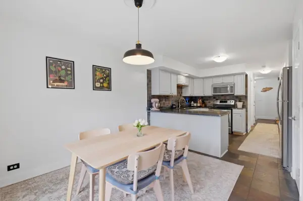 1525 N Arlington Heights Road #D, Arlington Heights, IL 60004