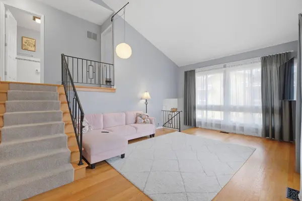 1525 N Arlington Heights Road #D, Arlington Heights, IL 60004