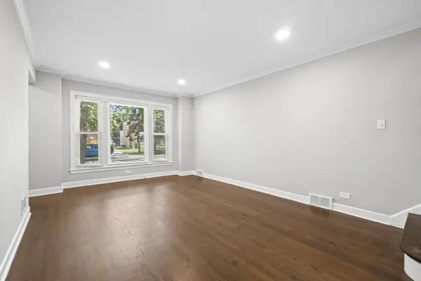 7244 N Kilpatrick AVE, Lincolnwood, IL 60712