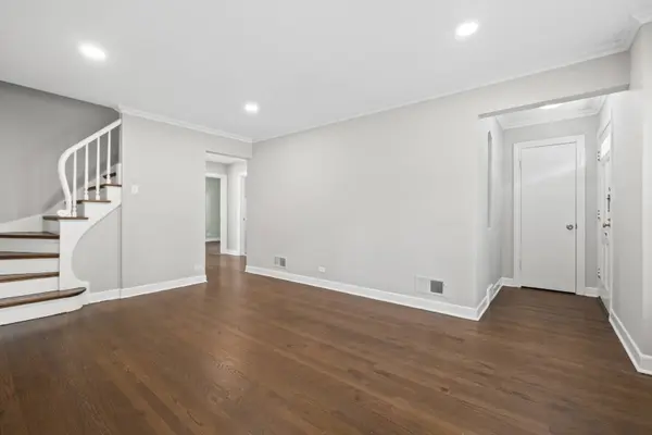 7244 N Kilpatrick Avenue, Lincolnwood, IL 60712