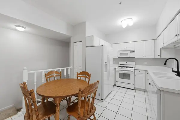 402 Arboretum DR #78, Lombard, IL 60148