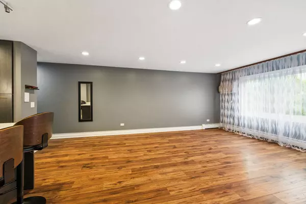 1258 Brown Street #204, Des Plaines, IL 60016