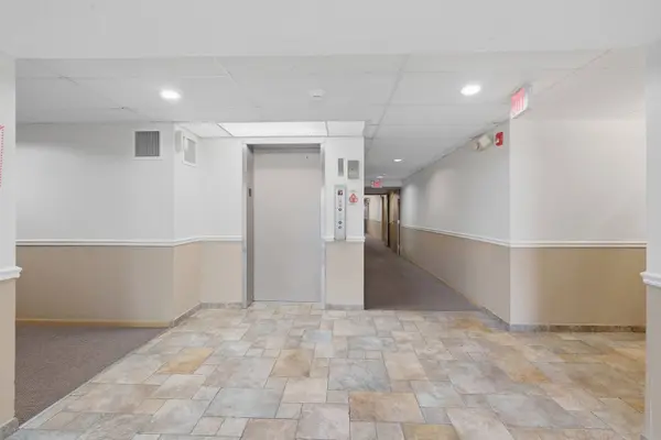 3000 BAYSIDE W Drive #211, Palatine, IL 60074