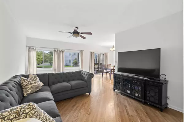 112 Autumn Court #112, Buffalo Grove, IL 60089