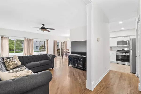 112 Autumn Court #112, Buffalo Grove, IL 60089