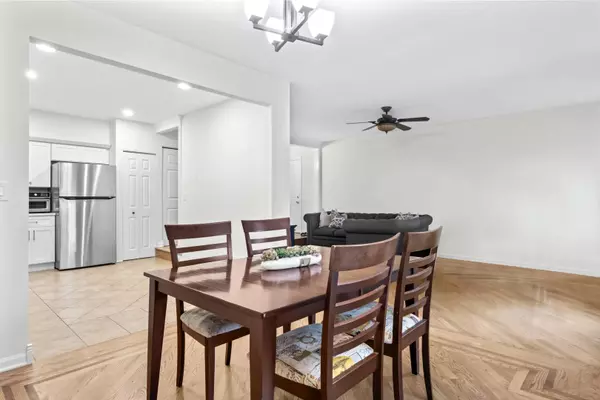 112 Autumn Court #112, Buffalo Grove, IL 60089