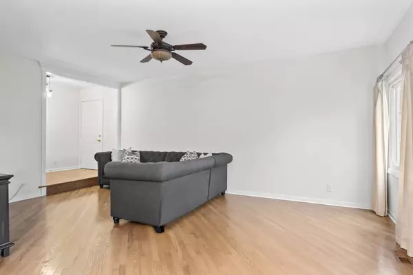 112 Autumn Court #112, Buffalo Grove, IL 60089