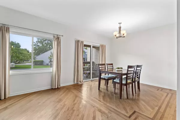 112 Autumn Court #112, Buffalo Grove, IL 60089