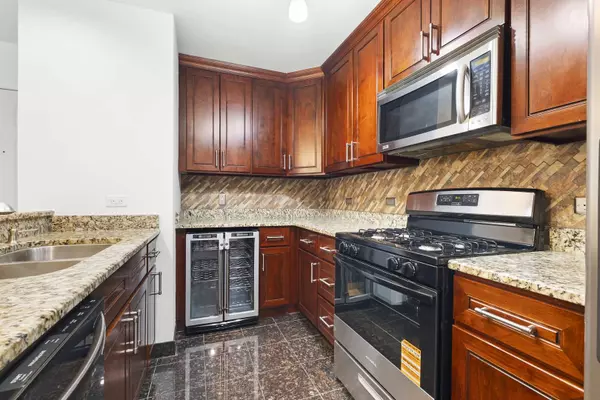 1414 N Sterling Avenue #202, Palatine, IL 60067