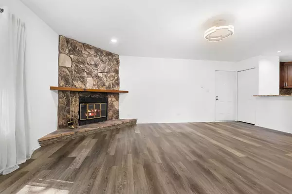 1414 N Sterling AVE #202, Palatine, IL 60067