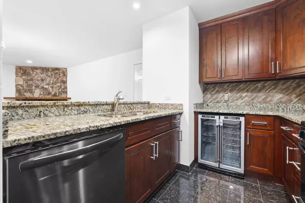 1414 N Sterling AVE #202, Palatine, IL 60067