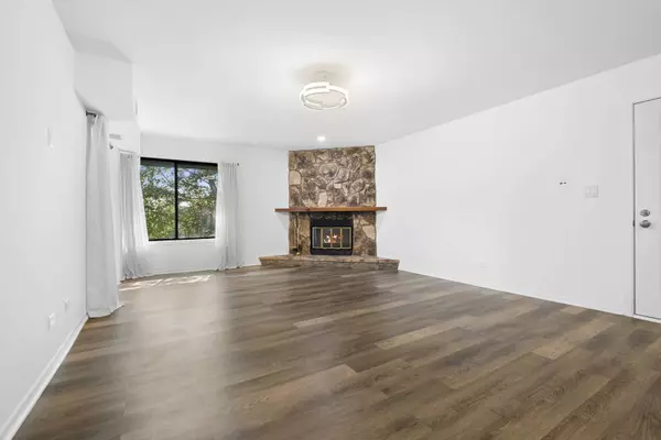 1414 N Sterling AVE #202, Palatine, IL 60067