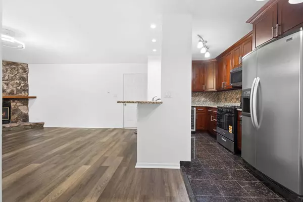 1414 N Sterling AVE #202, Palatine, IL 60067