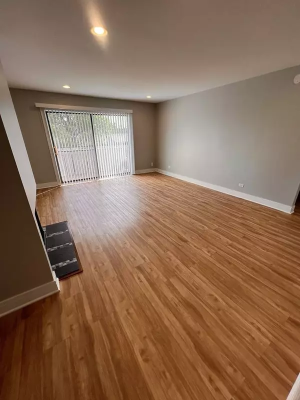 2000 Bayside DR #301, Palatine, IL 60074