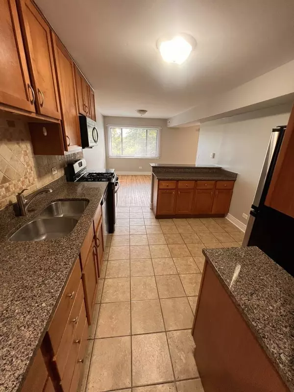 2000 Bayside DR #301, Palatine, IL 60074