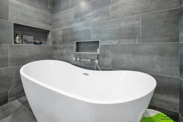 113 S Wedgewood DR, Barrington, IL 60010