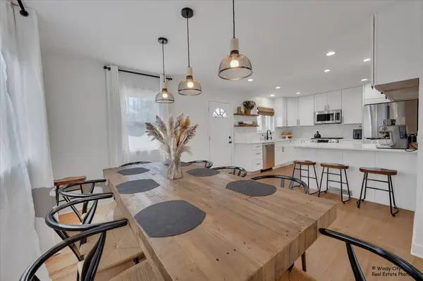 113 S Wedgewood DR, Barrington, IL 60010