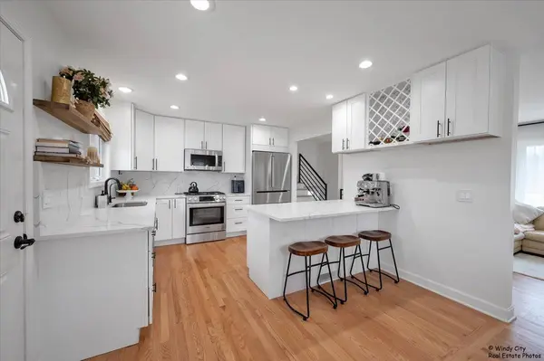 113 S Wedgewood DR, Barrington, IL 60010