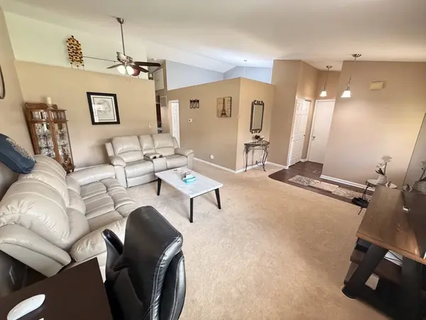 1219 Huntington DR, Mundelein, IL 60060