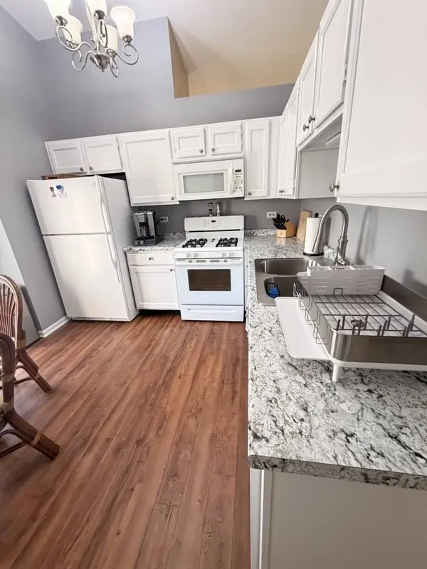 1219 Huntington DR, Mundelein, IL 60060