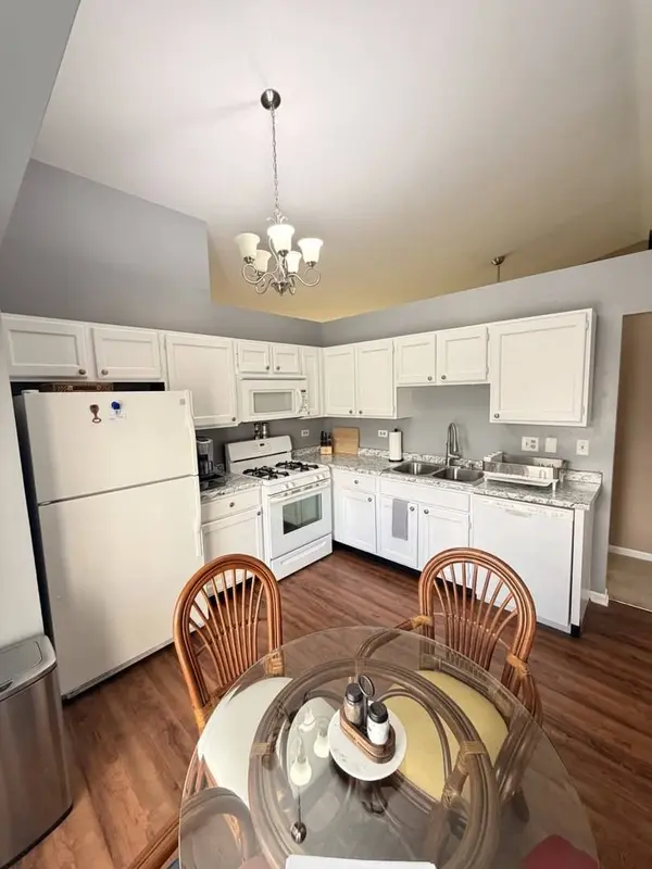 1219 Huntington DR, Mundelein, IL 60060