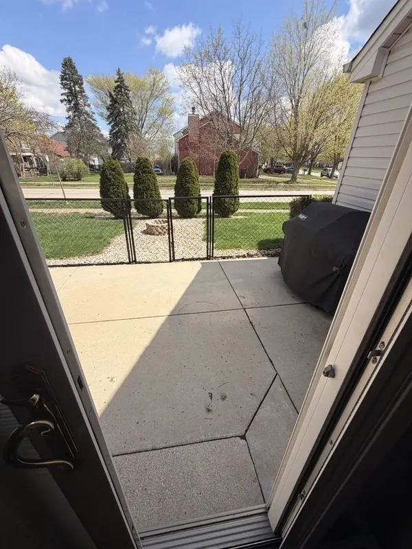 1219 Huntington DR, Mundelein, IL 60060